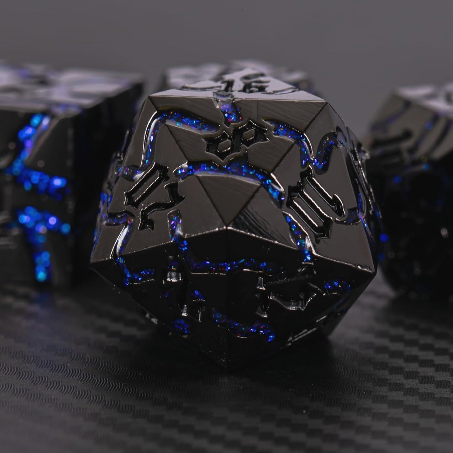 DND Crack Stripe Dice,Metallic Glitter Dice Set with Gift Box,Metal Polyhedral D&D Dice for Role Playing Game(Black Nickel Blue)