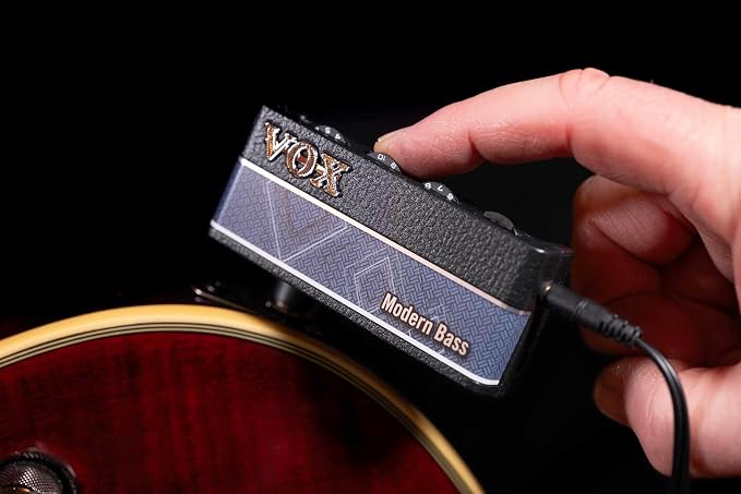 Vox amPlug 3 Modern Bass Headphone Bass Amplifier w/ 2 Channels, Stereo Effects, Built-in Rhythms, and Aux in Jack