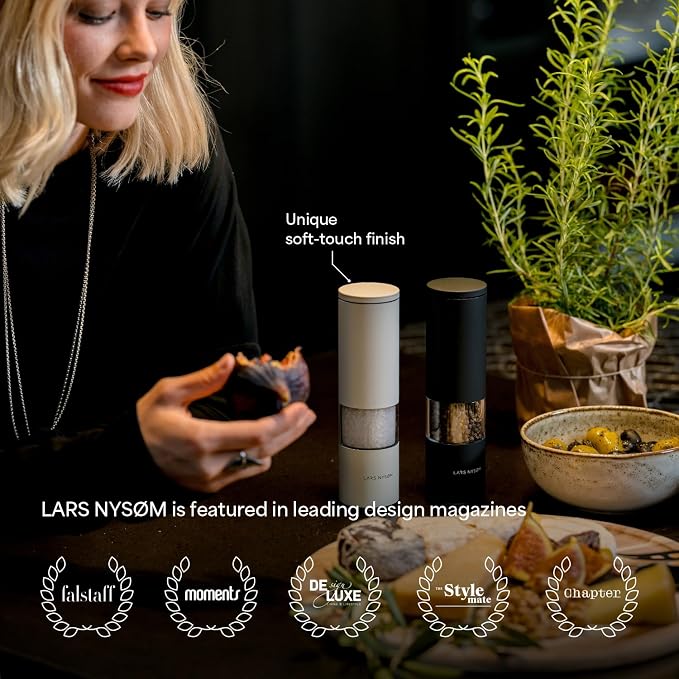 LARS NYSØM Salt and Pepper Grinder Set Manual, Stainless Steel Salt and Pepper Mills with Adjustable Ceramic Grinder I Design Spice Shakers (Sage Green)