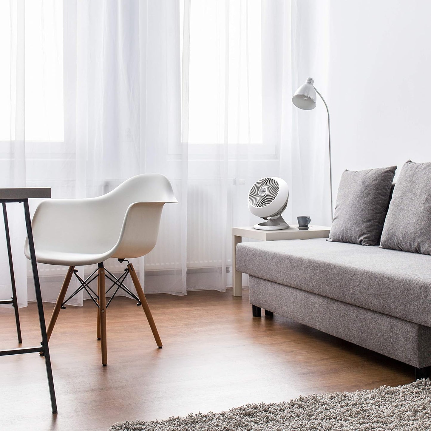 Vornado 560 Whole Room Air Circulator, Medium Floor Fan with 4 Speeds, Adjustable Tilt, Easy to Clean, Quiet Fan for Home, Office, Bedroom, White